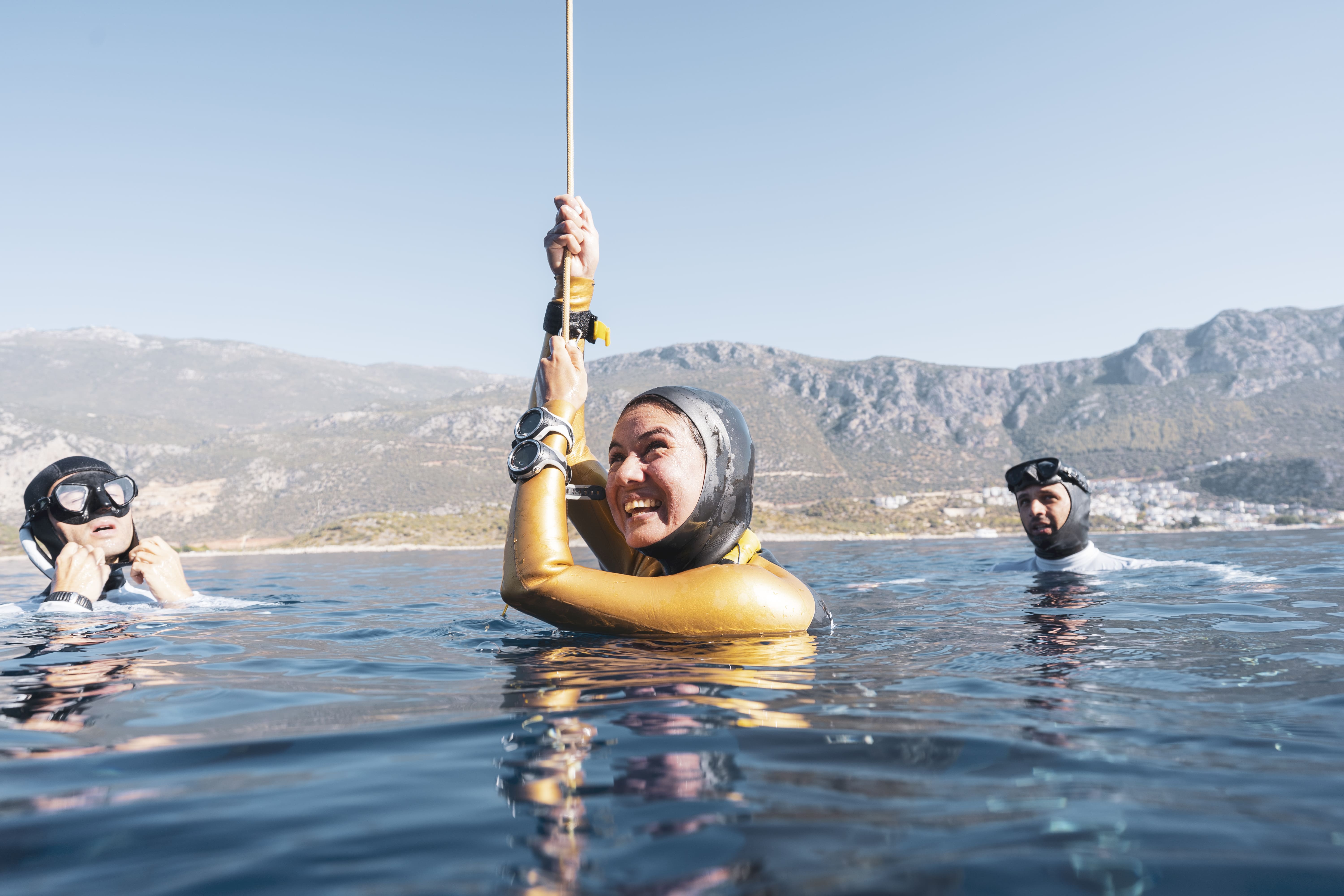 Las hazañas de Javiera Pinto, la apneista chilena que bate récords en lo profundo del océano
