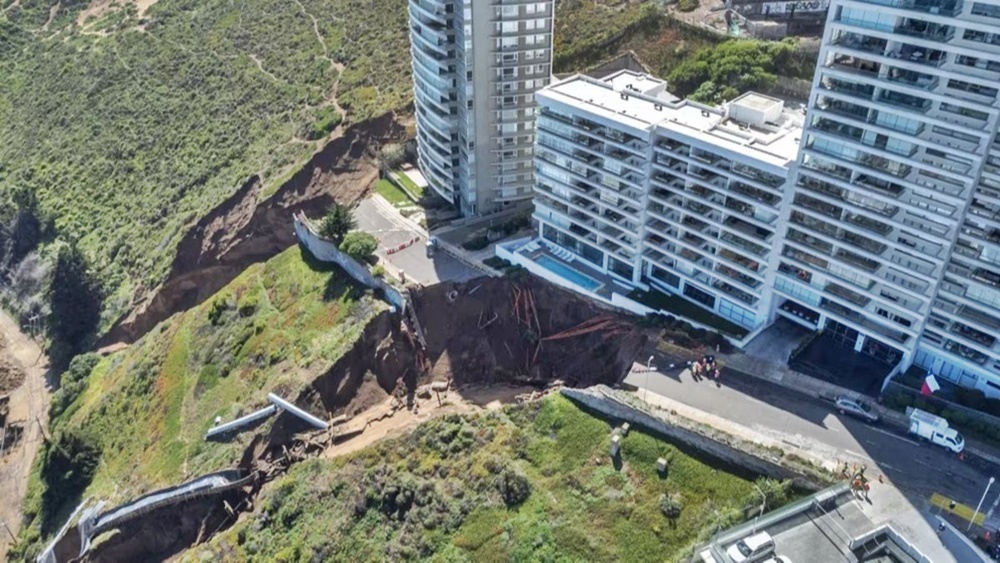 Gobernador de Valparaíso sobre socavón en Reñaca: “Es de sentido común que no se puede edificar sobre ecosistemas que se encuentran fragilizados”