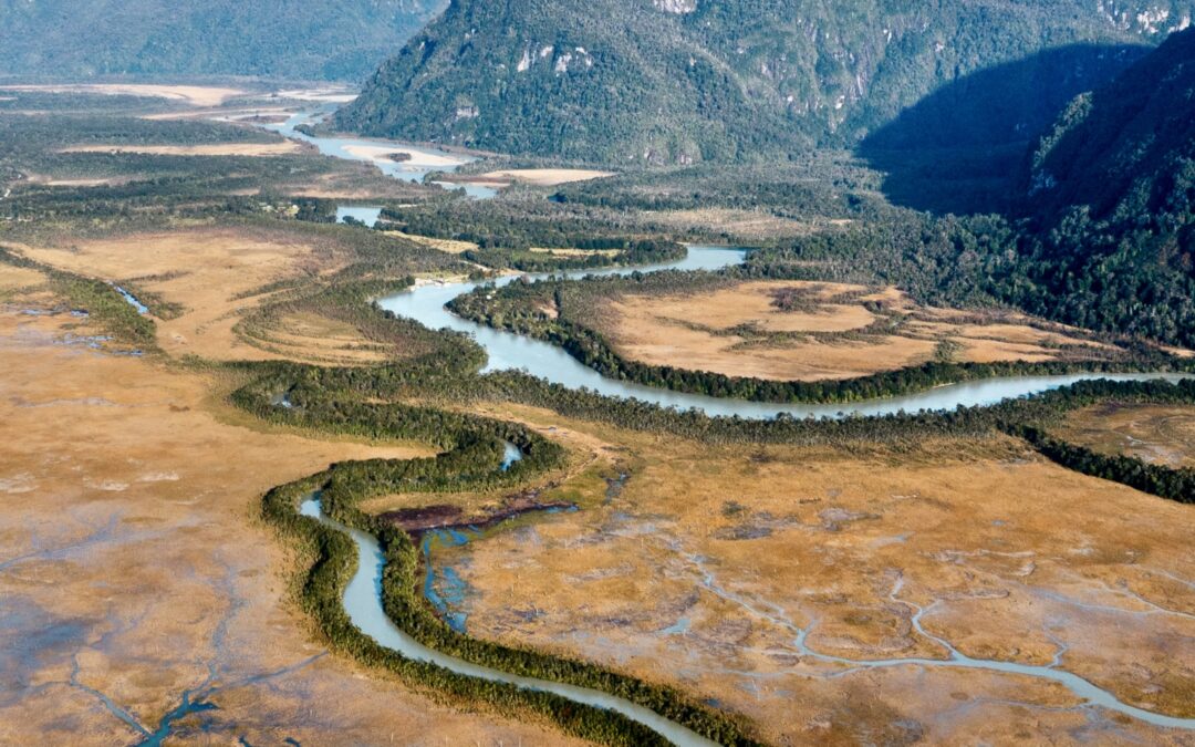 Venas de la Tierra: el proyecto del fotógrafo Cristián Aguirre Duffourc, un viaje por los cielos y ríos de Chile