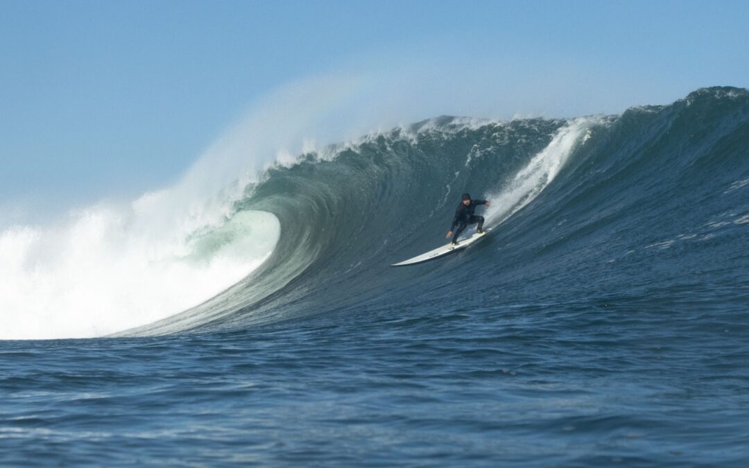 Reinaldo «Chacha» Ibarra, la historia del chileno que conquistó la ola más grande surfeada a remada del 2023