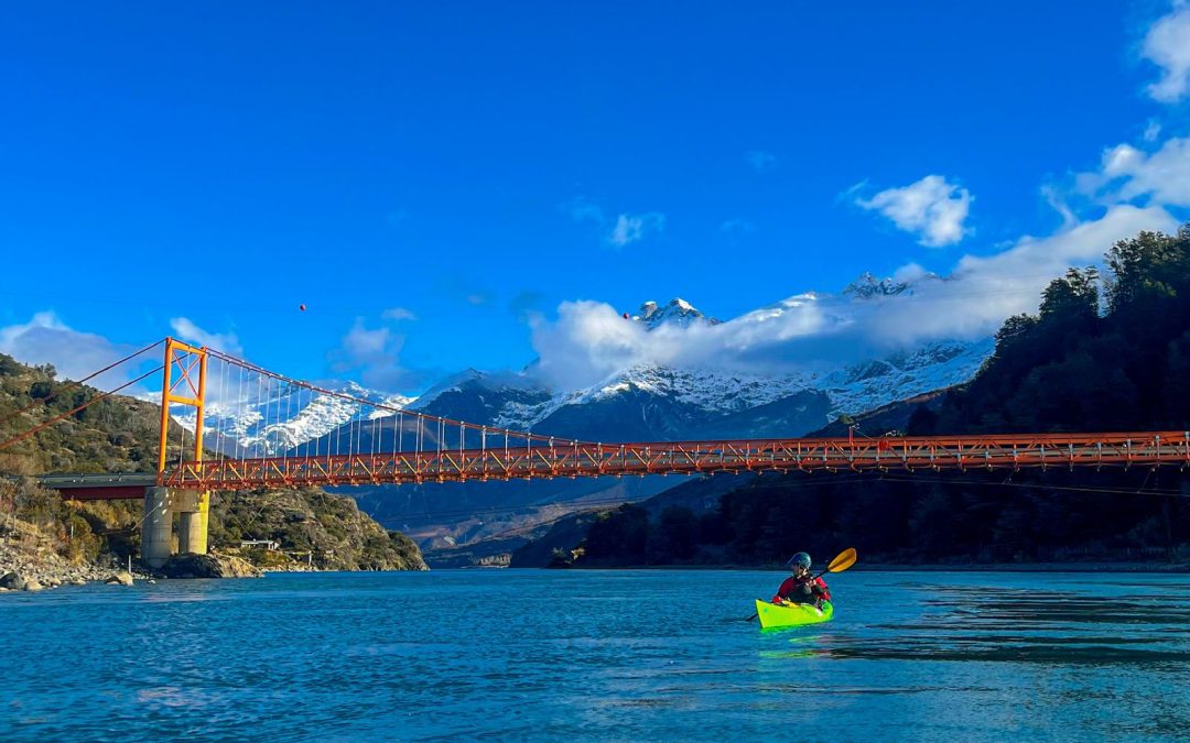 Cruzando fronteras: Pedro Rivas Flores se convirtió en la primera persona del mundo en darle la vuelta al lago General Carrera, el más grande de Chile