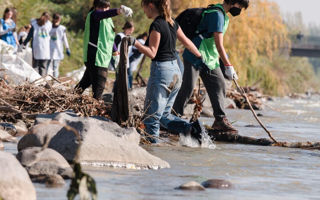 Juntos por la naturaleza: nueva jornada de Desafío Ríos Limpios en Talagante