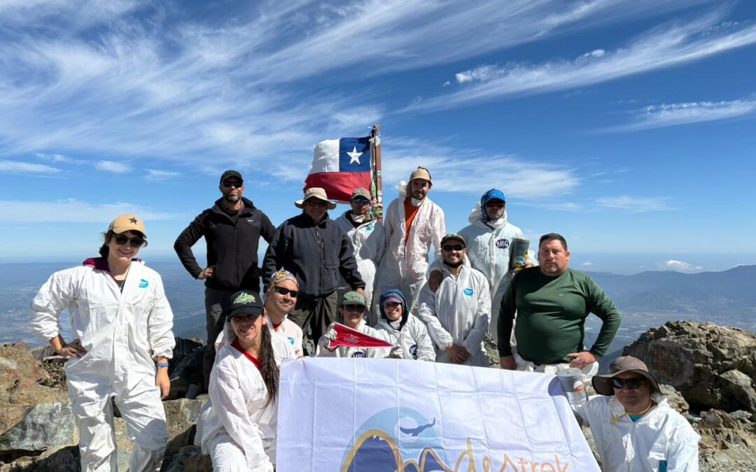 Por una cumbre sin rayados: la iniciativa de Andestrek que busca restaurar la cima del Cerro La Campana