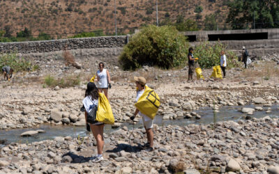 ¡Un día para recordar! Limpiatón del Mapocho reunió a 190 voluntarios y retiró 1 tonelada de residuos en la conmemoración de su declaración como nuevo Humedal Urbano de Chile