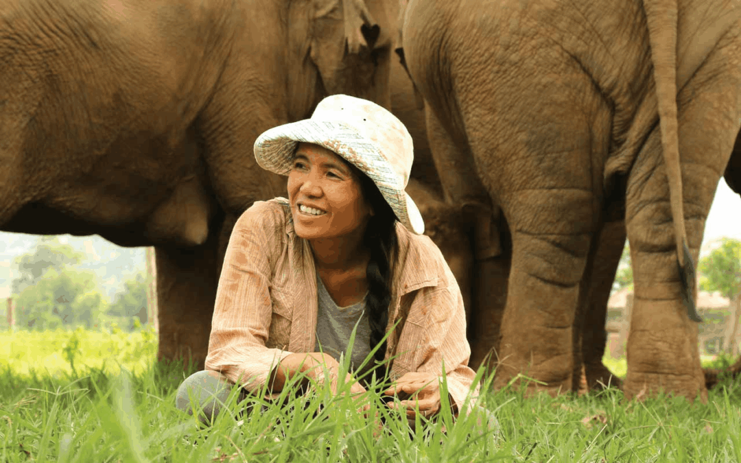 La historia de Lek Chailert, la defensora de los elefantes que fundó el santuario más influyente de Asia para rescatarlos de maltratos